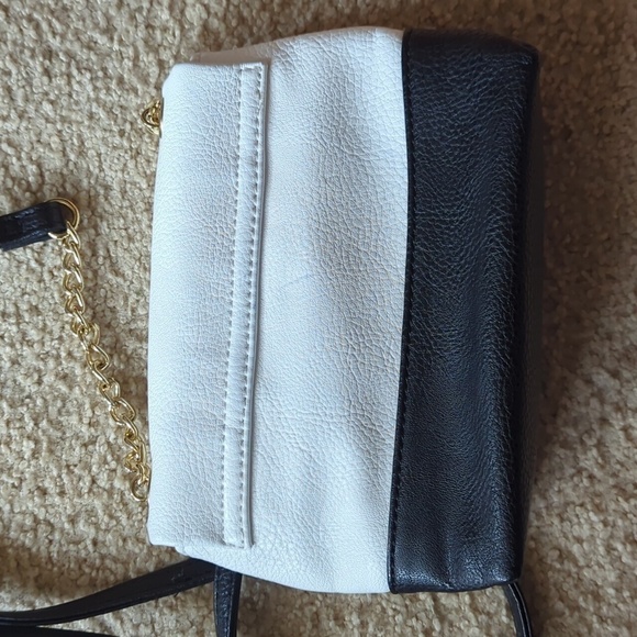 Carlos by Carlos Santana Black & White Small Crossbody Purse - Picture 4 of 6